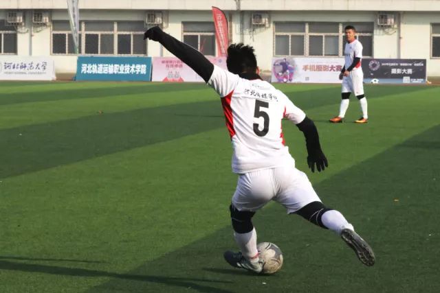 文班30+10帽马刺大胜 杜兰特43分太阳不敌活塞